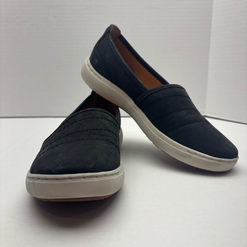 Clarks Black Suede Flat Walking Shoe Size 7